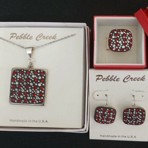 Handcrafted Swarovski Siam Crystal & Clay Square Pendant Set